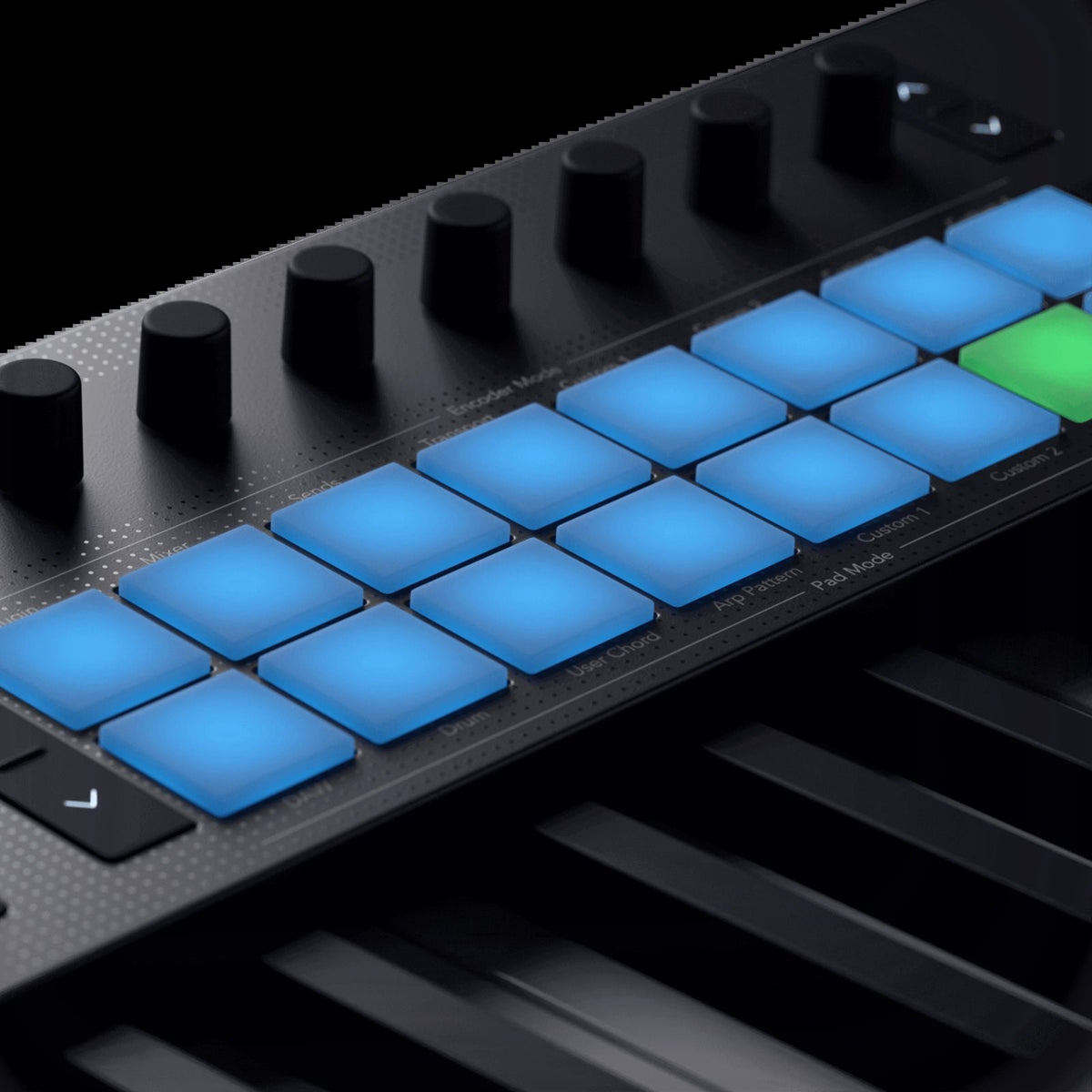 16 RGB pads, polyphonic aftertouch.